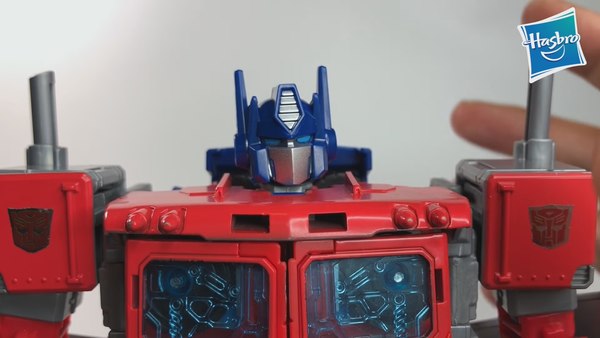 Power Of The Primes Leader Class Optimus Video Gives Detailed In Hand Look With Screencaps 44 (44 of 49)